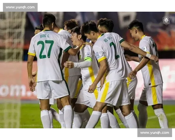 李磊 200 战获纪念球衣 与张稀哲 400 战传奇合影致敬队史